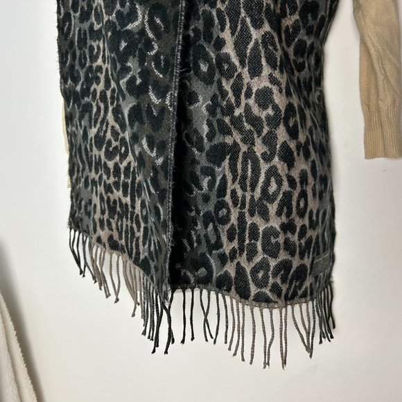 Softer than Cashmere? D&Y Black/White Mob Wife Animal Print Scarf - Picture 3 of 11